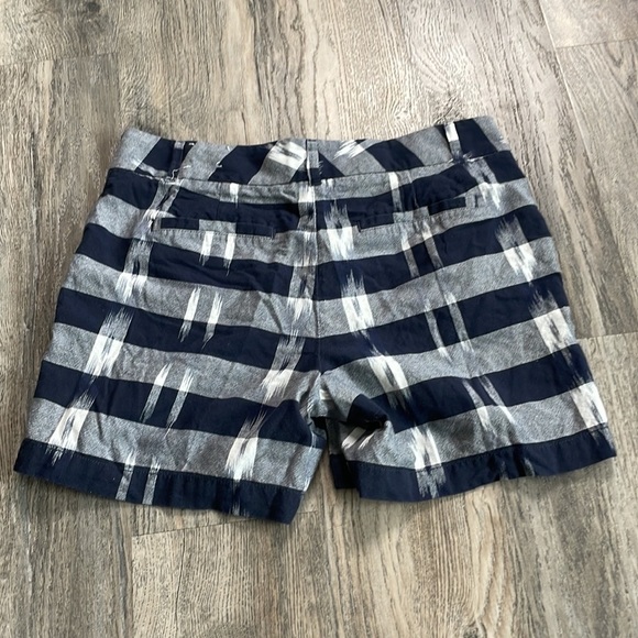 Ann Taylor LOFT, The Riviera Short, Navy White, 5” Inseam, size 6 - Picture 6 of 9